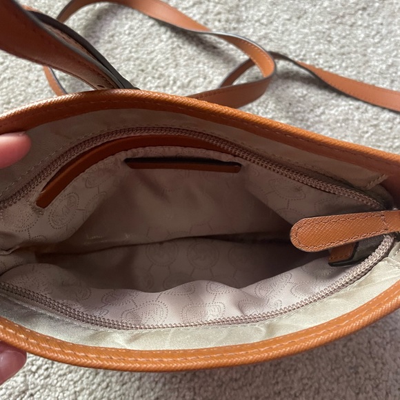 Michael Kors crossbody - Picture 3 of 5